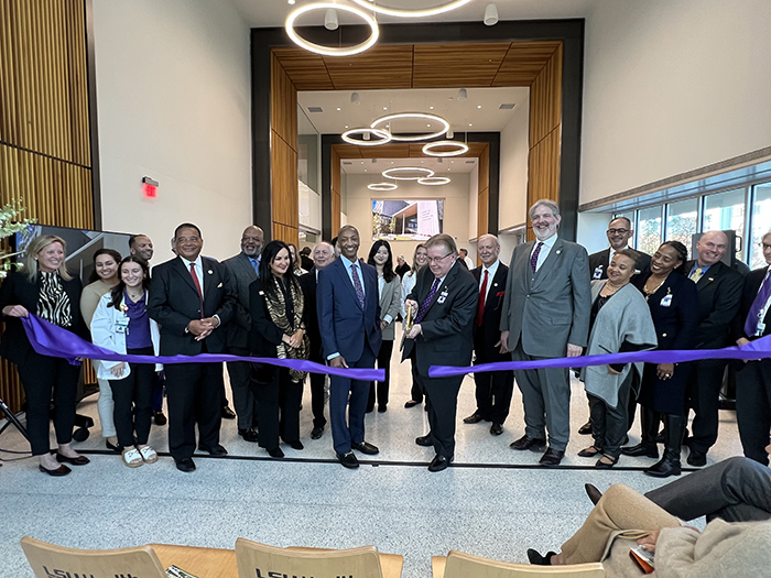 Dr. Steve Nelson cuts the ribbon at CALS